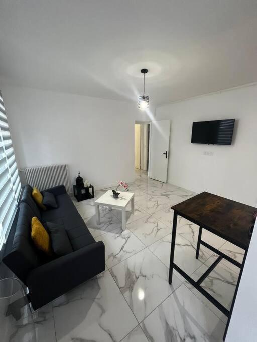 Appartement 2 Pieces, Salon Et Chambre, 44M2 Refait A Neuf Clichy Kültér fotó